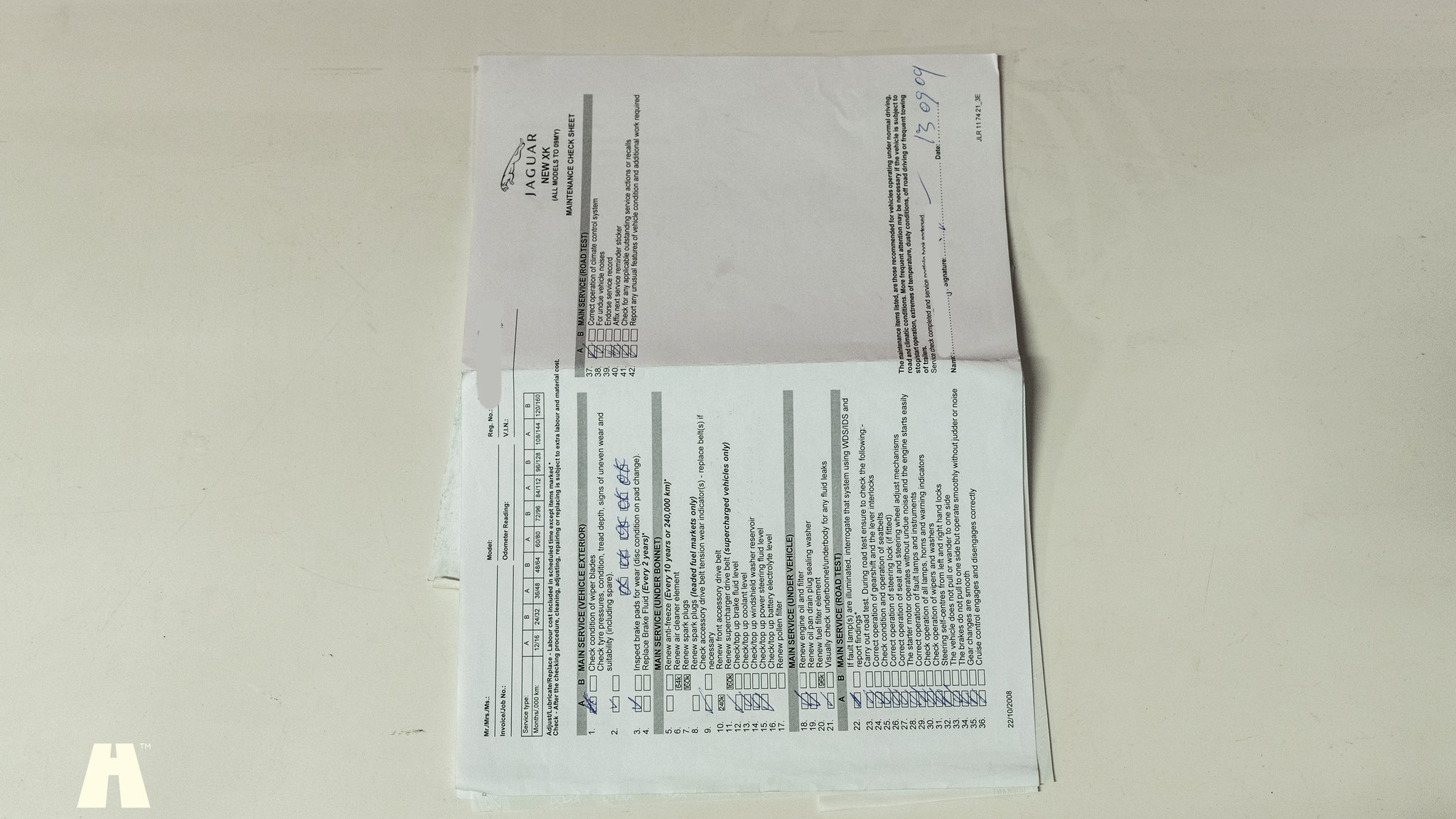 Dokumentation för 2008 Jaguar XKR (28)