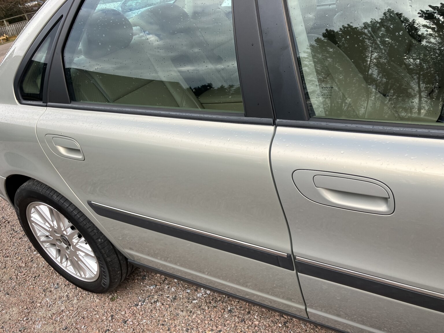 Exterior image of 1999 Volvo S80