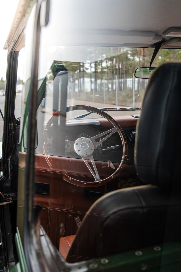 Innenraumfoto von 1996 Land Rover Defender 90 300TDi (4)