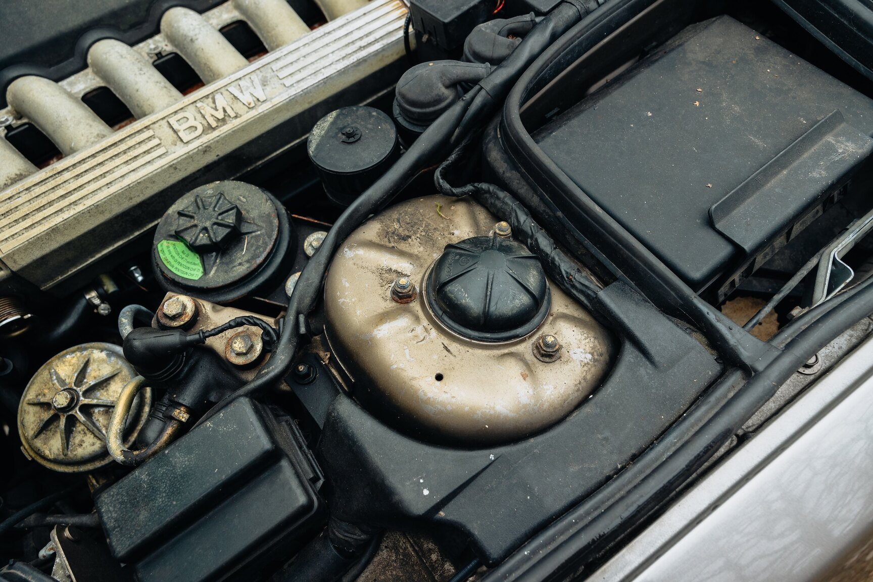 Image of 1990 BMW 750iL mechanics (10)