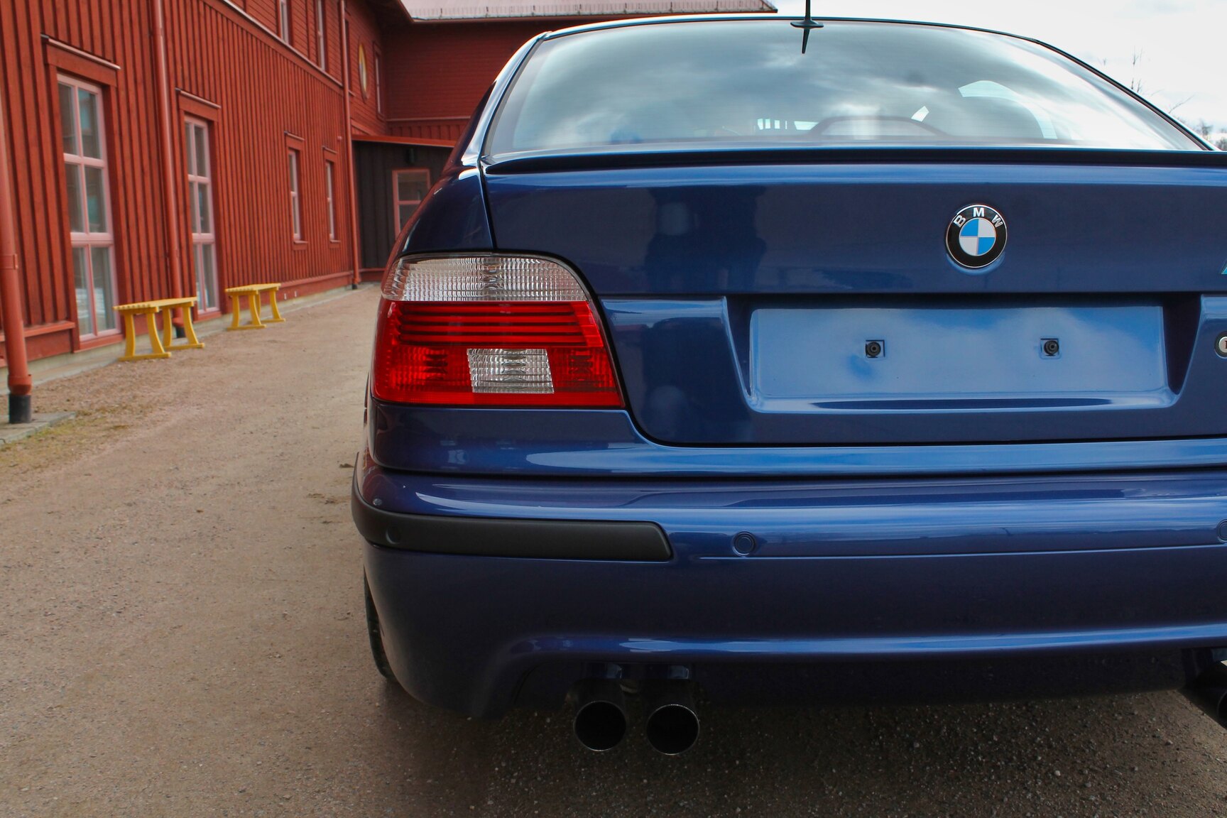 Exteriörbild på 2003 BMW M5