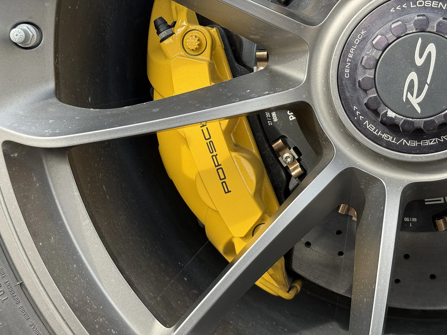 Exteriörbild på 2016 Porsche 911 GT3 RS (30)