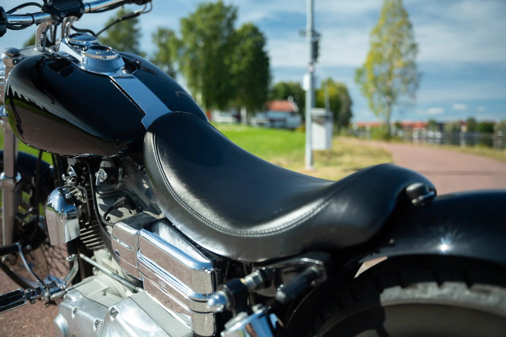 Exterior image of 1999 Harley-Davidson Super Glide (21)