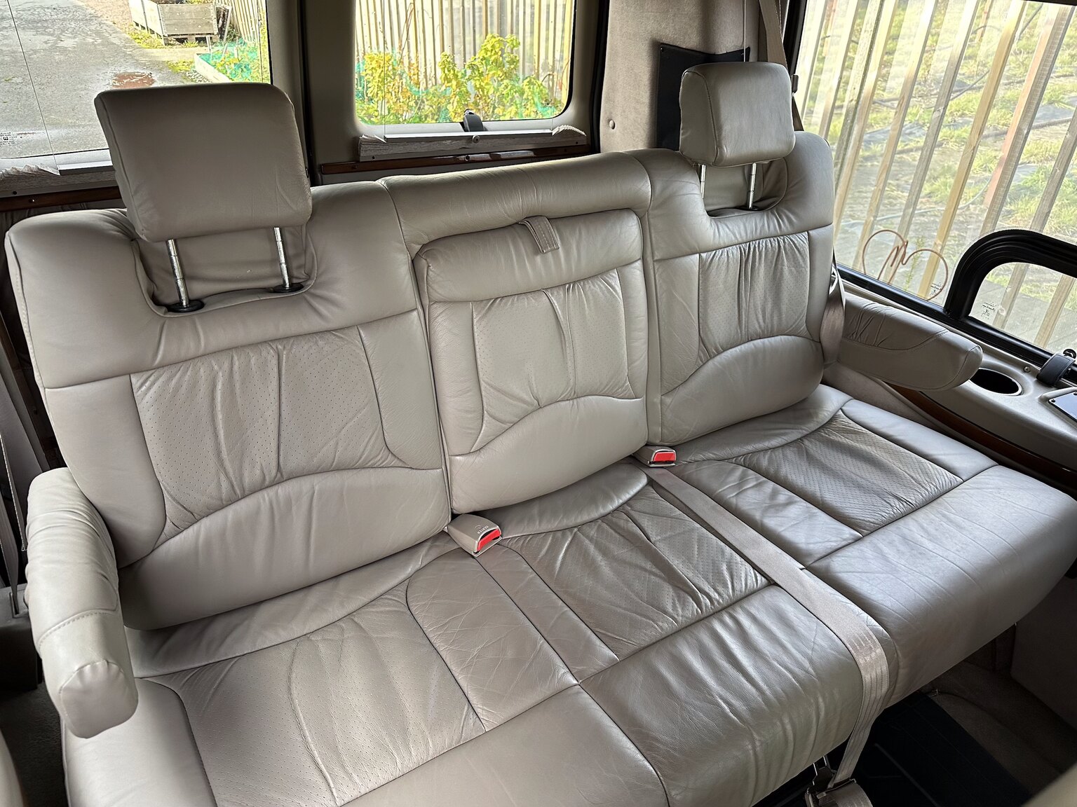 Innenraumfoto von 2000 GMC Savana G1500 Conversion Van