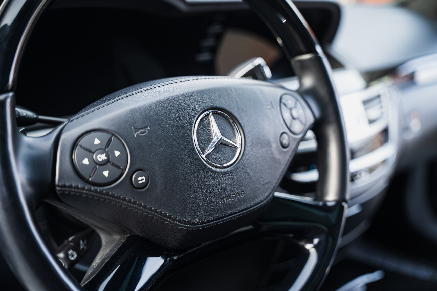 Interior image of 2011 Mercedes-Benz S600