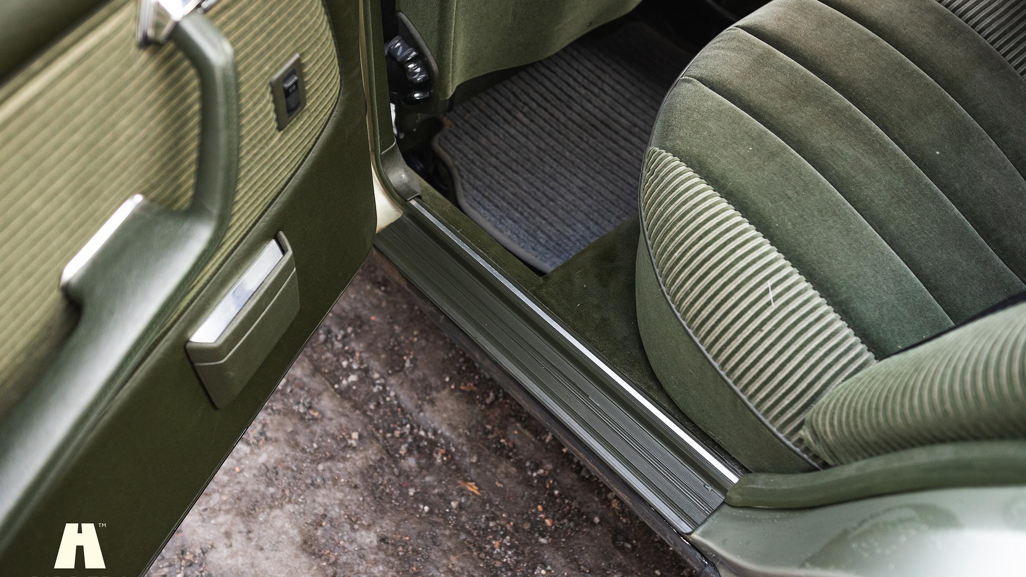 Innenraumfoto von 1985 Mercedes-Benz 200 Series 3  (69)