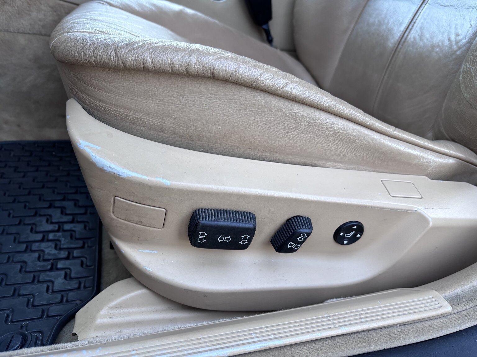Interior image of 1996 BMW 728iA
