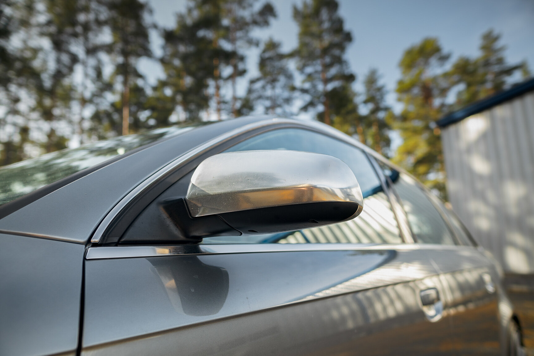 Exterior image of 2005 Audi S4 Avant (28)