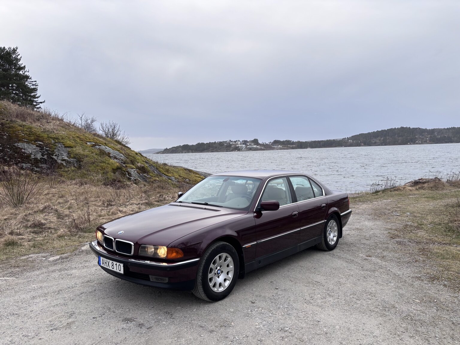 Exterior image of 1996 BMW 728iA