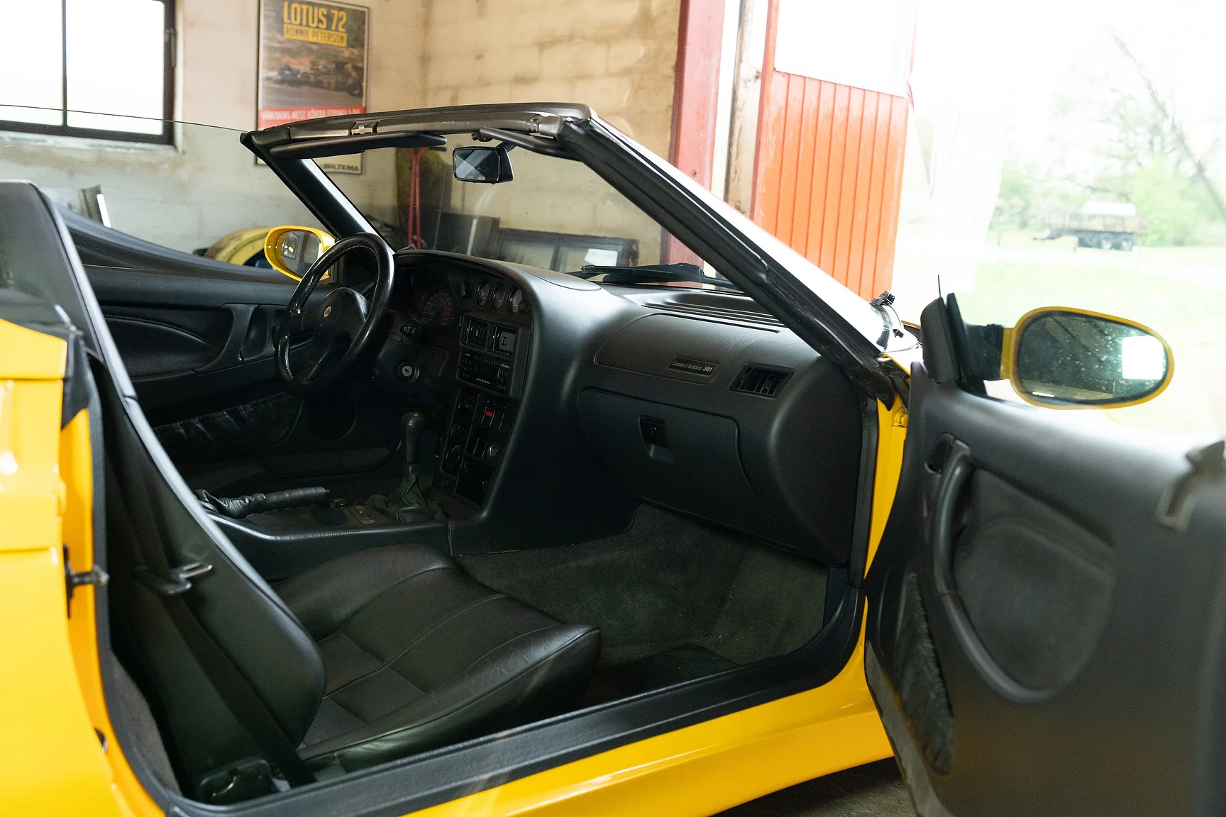 Innenraumfoto von 1995 Lotus Elan Roadster (11)