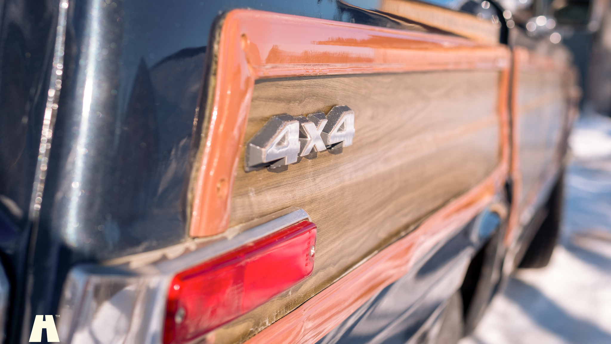 Exterior image of 1988 Jeep Grand Wagoneer 5.9