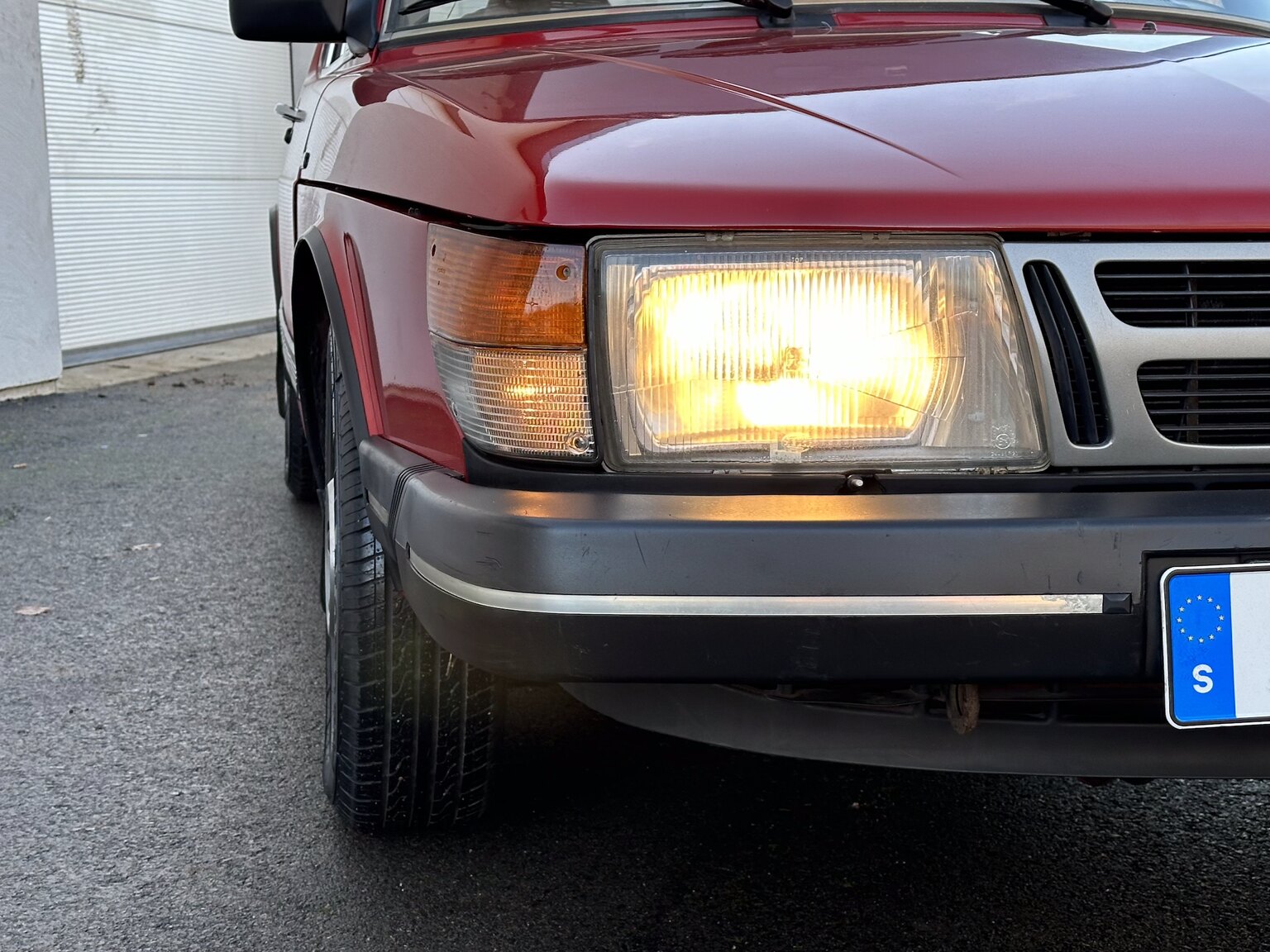 Exterior image of 1984 Saab 900 GL (90)