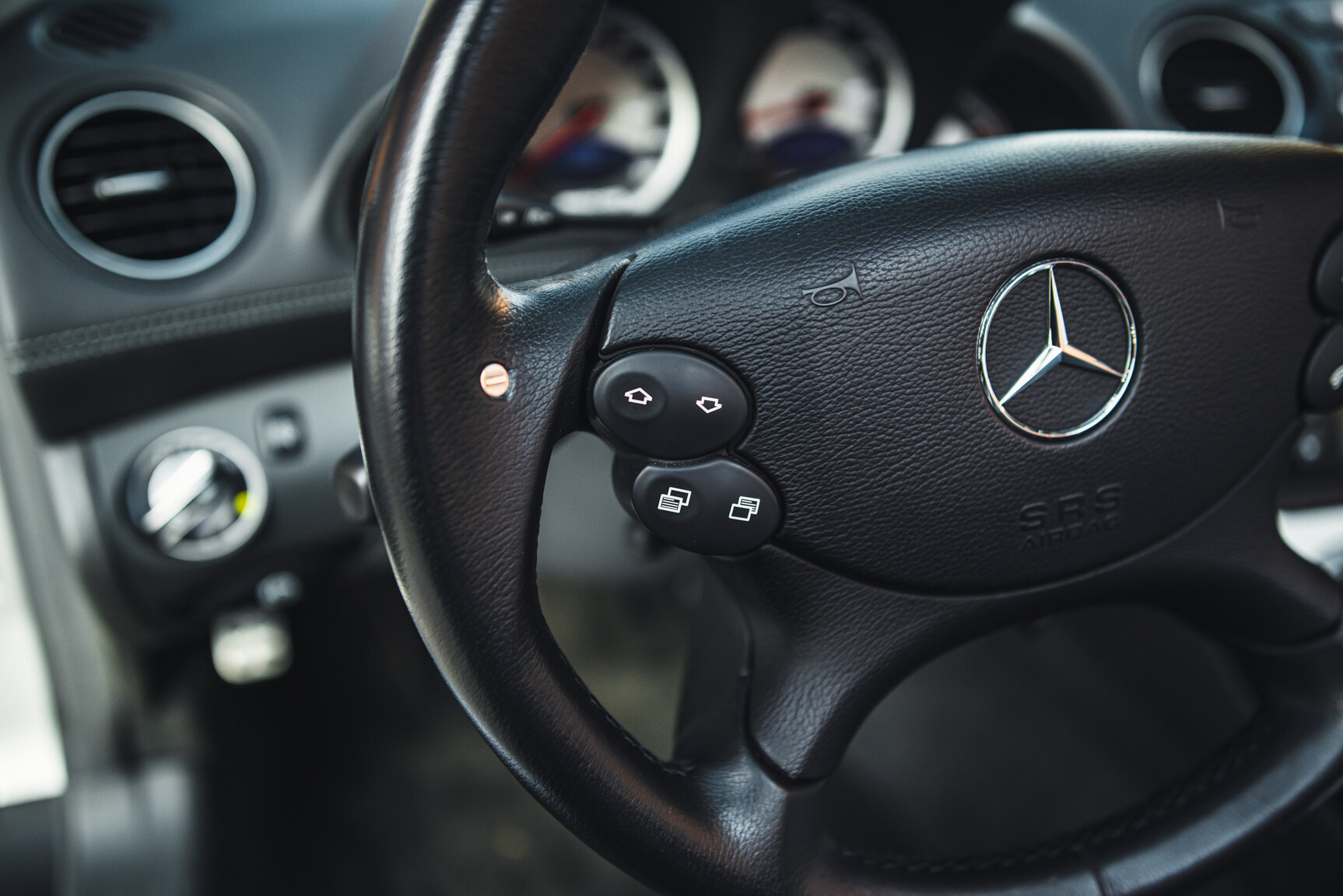Interiörbild 2003 Mercedes-Benz SL 55 AMG