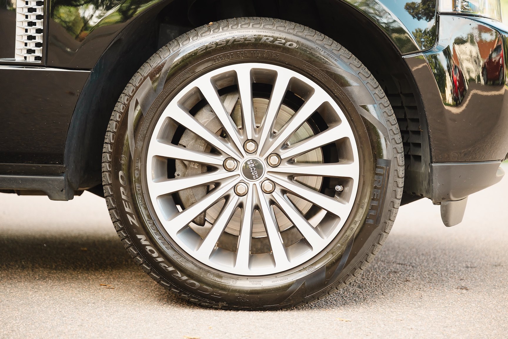 Exterior image of 2012 Range Rover 4.4 TDV8 Westminster 