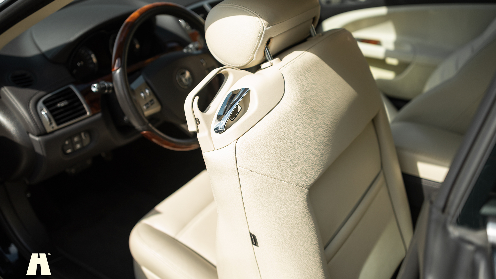 Innenraumfoto von 2008 Jaguar XKR (19)