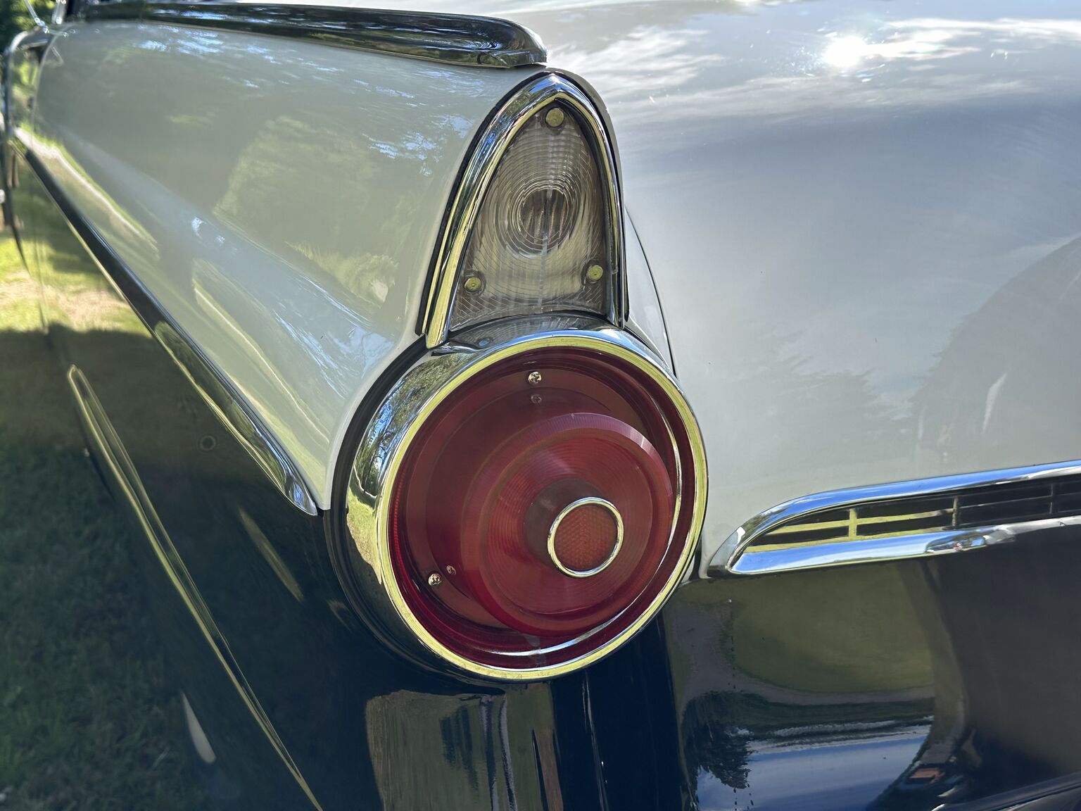 Exteriörbild på 1955 Ford Fairlane Crown Victoria