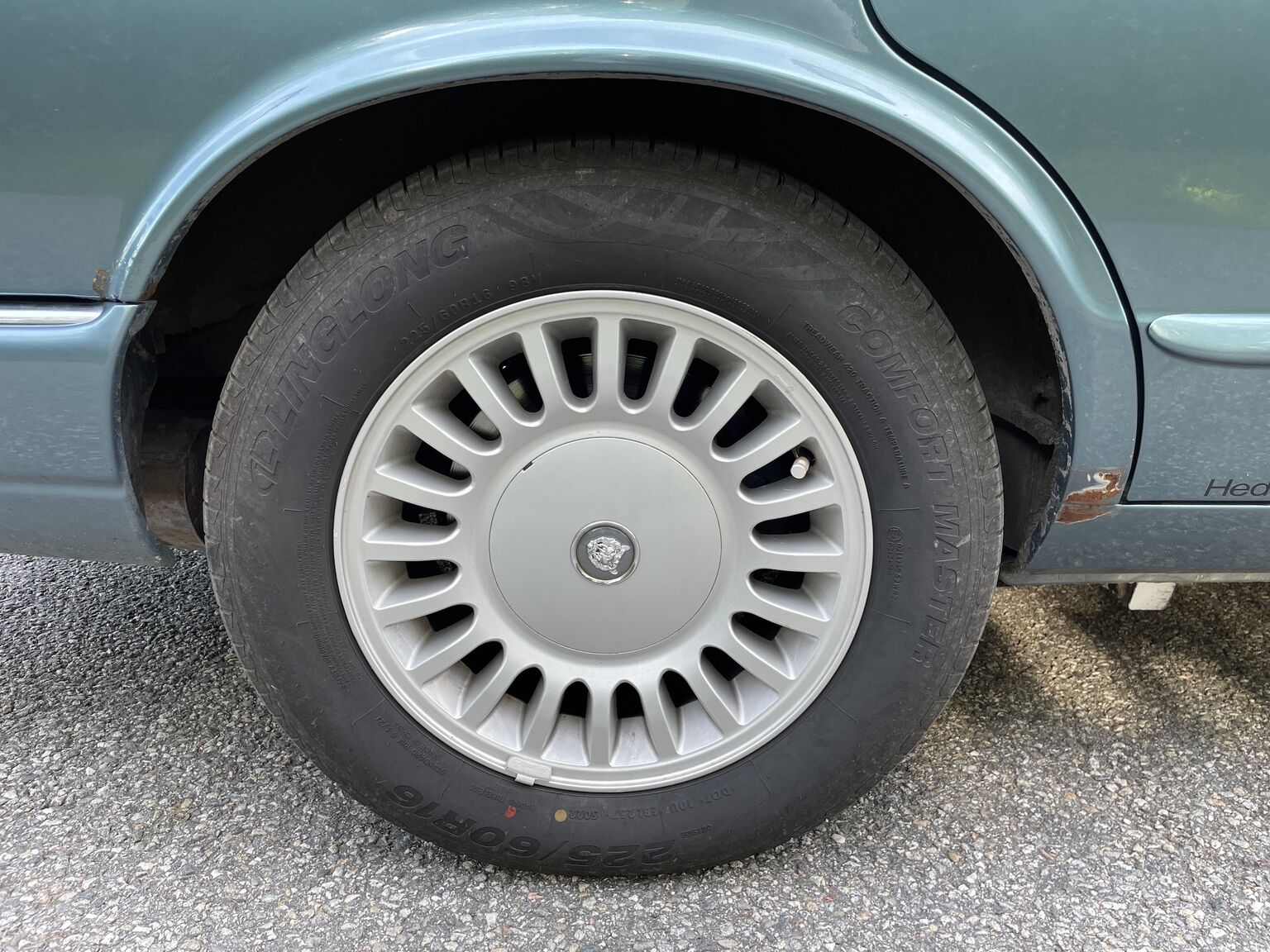 Exteriörbild på 1998 Jaguar XJ8 Sovereign (36)