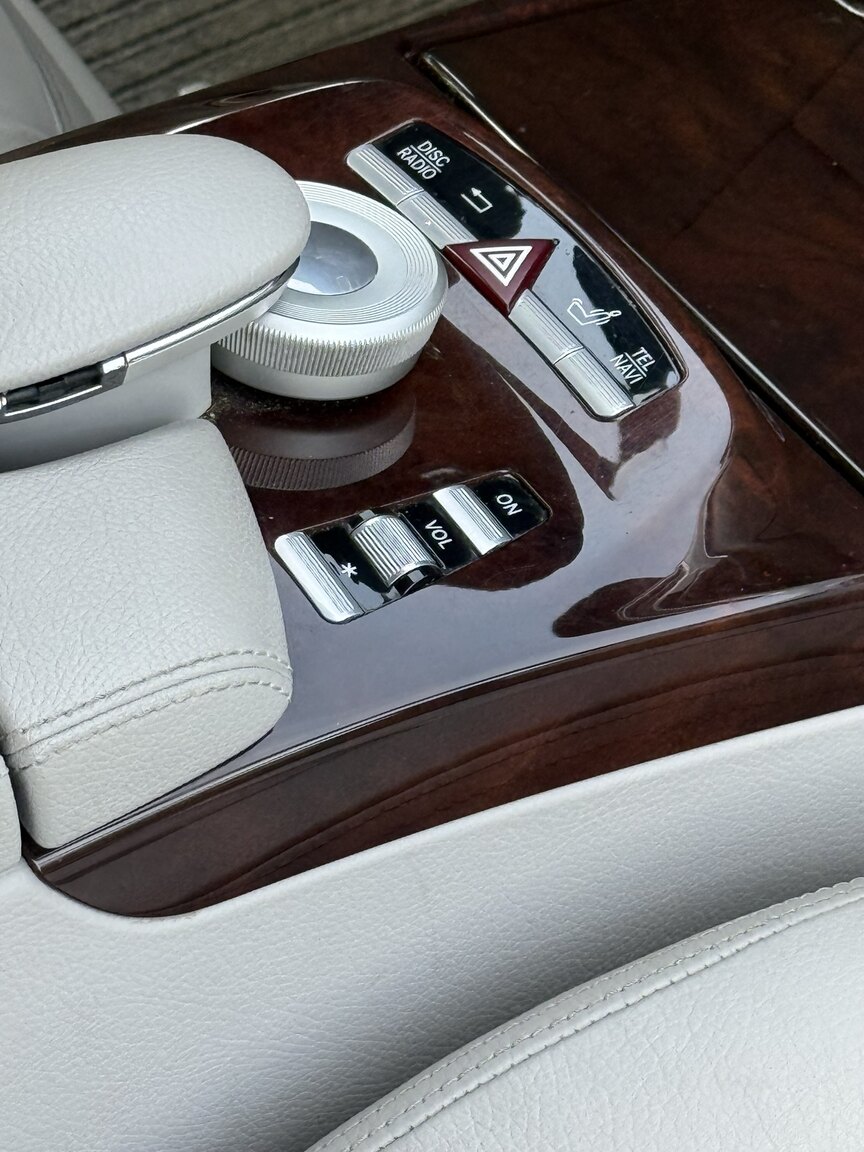 Interior image of 2011 Mercedes-Benz S 500 4MATIC 