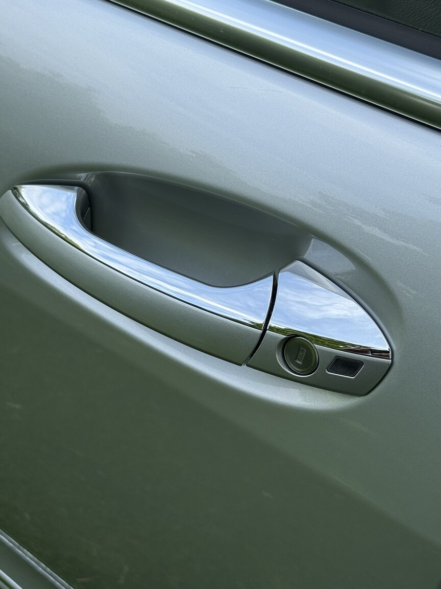 Exterior image of 2011 Mercedes-Benz S 500 4MATIC 