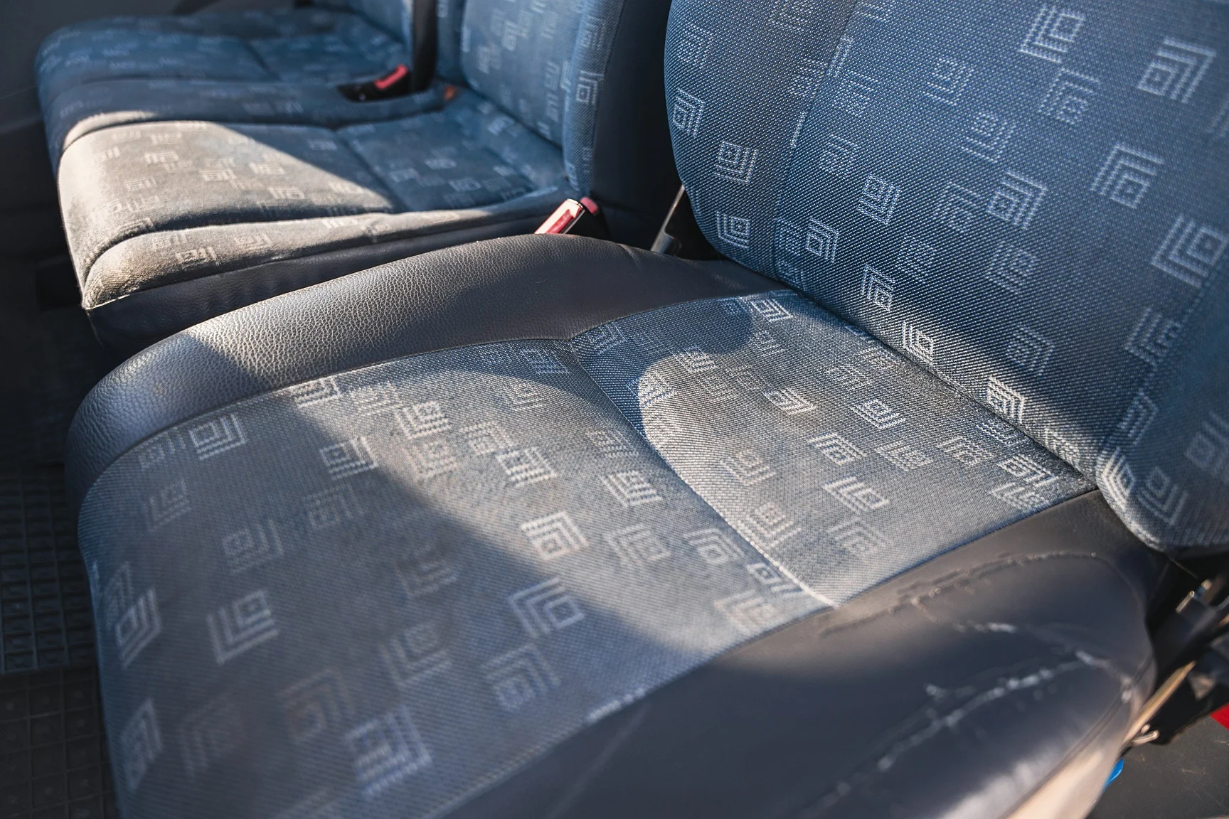 Interior image of 2004 Mercedes-Benz Sprinter 4x4 Campervan/Overlander (16)