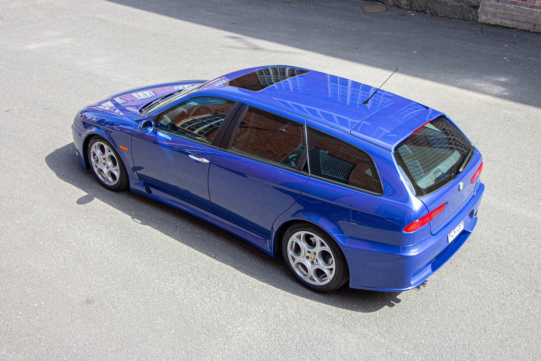 Exterior image of 2004 Alfa Romeo 156 GTA