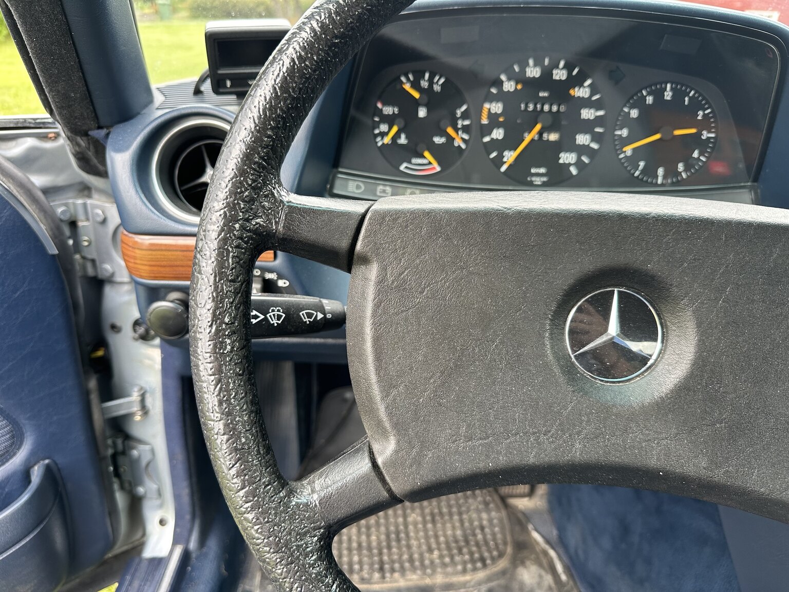 Interior image of 1984 Mercedes-Benz 230 CE