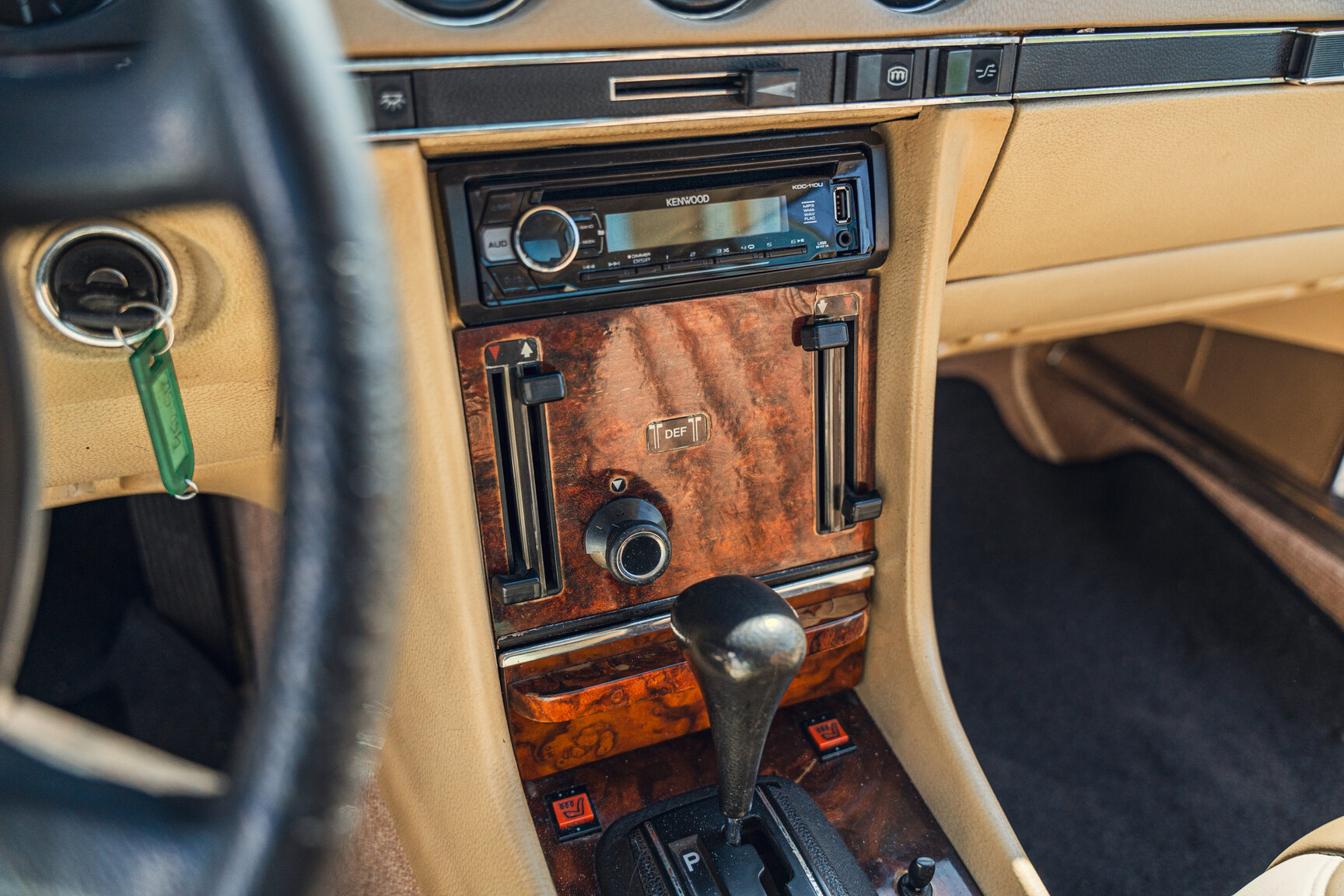 Interior image of 1976 Mercedes-Benz 450 SLC (29)