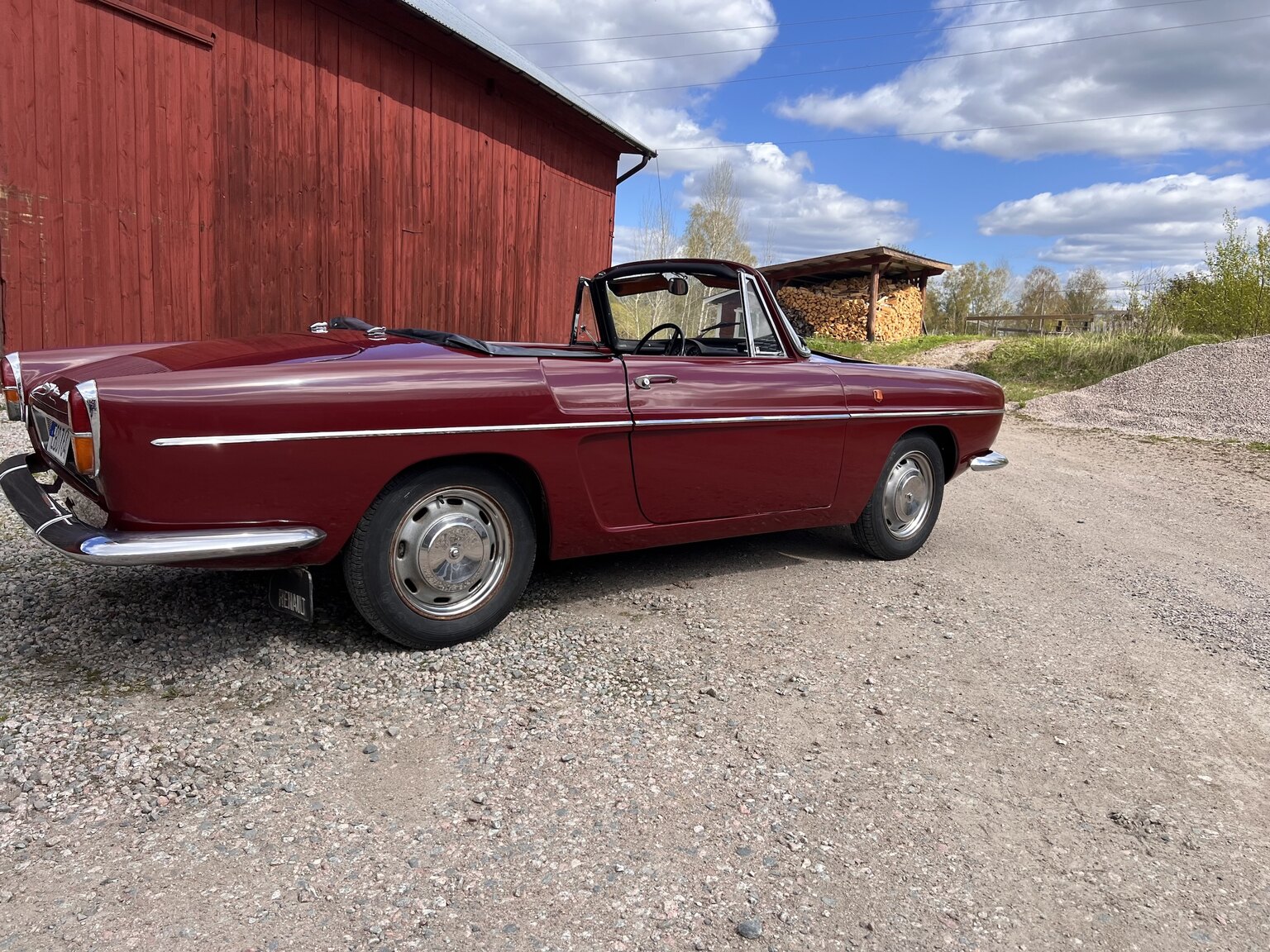 Exterior image of 1967 Renault Caravelle Coupé