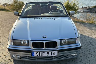 Exterior image of 1993 BMW 325 I CABRIO 