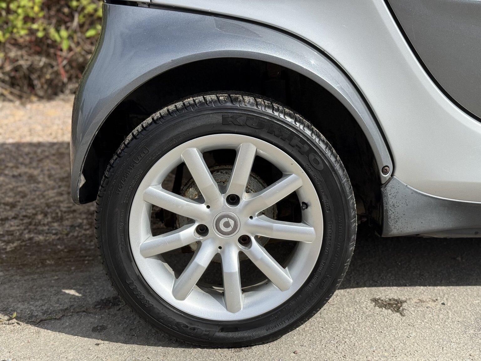 Exterior image of 2005 Smart Fortwo 0.7