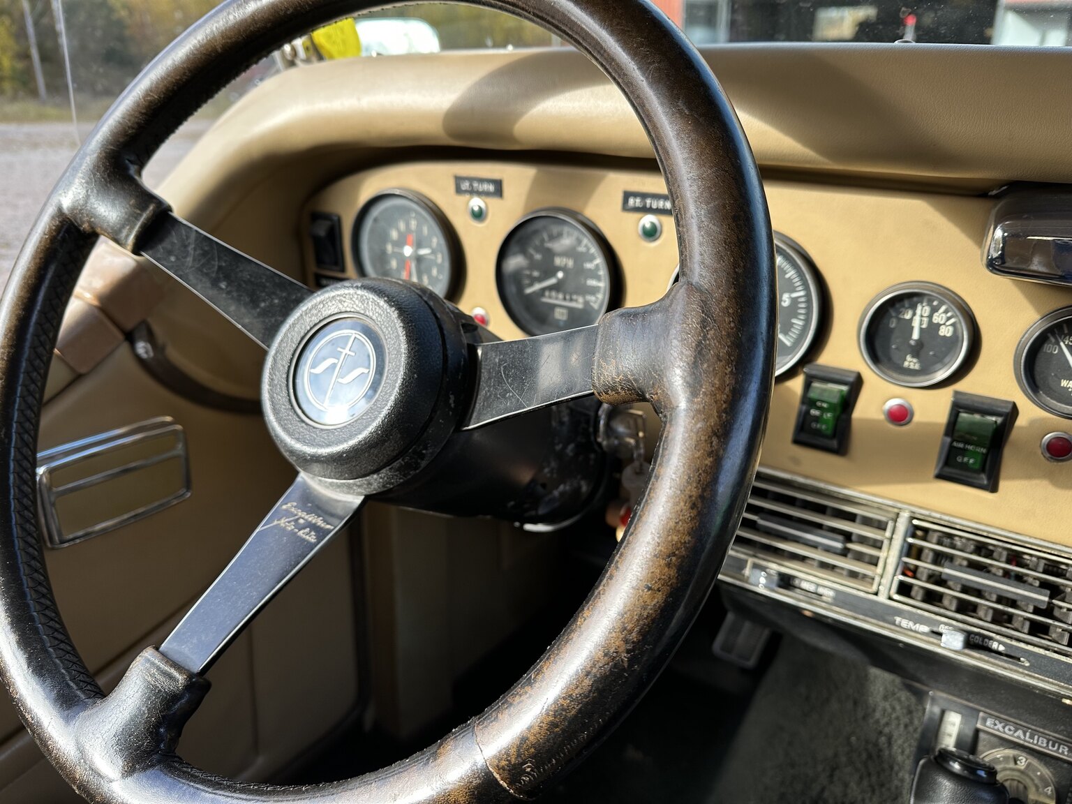 Interior image of 1975 Excalibur Phaeton series III  (10)