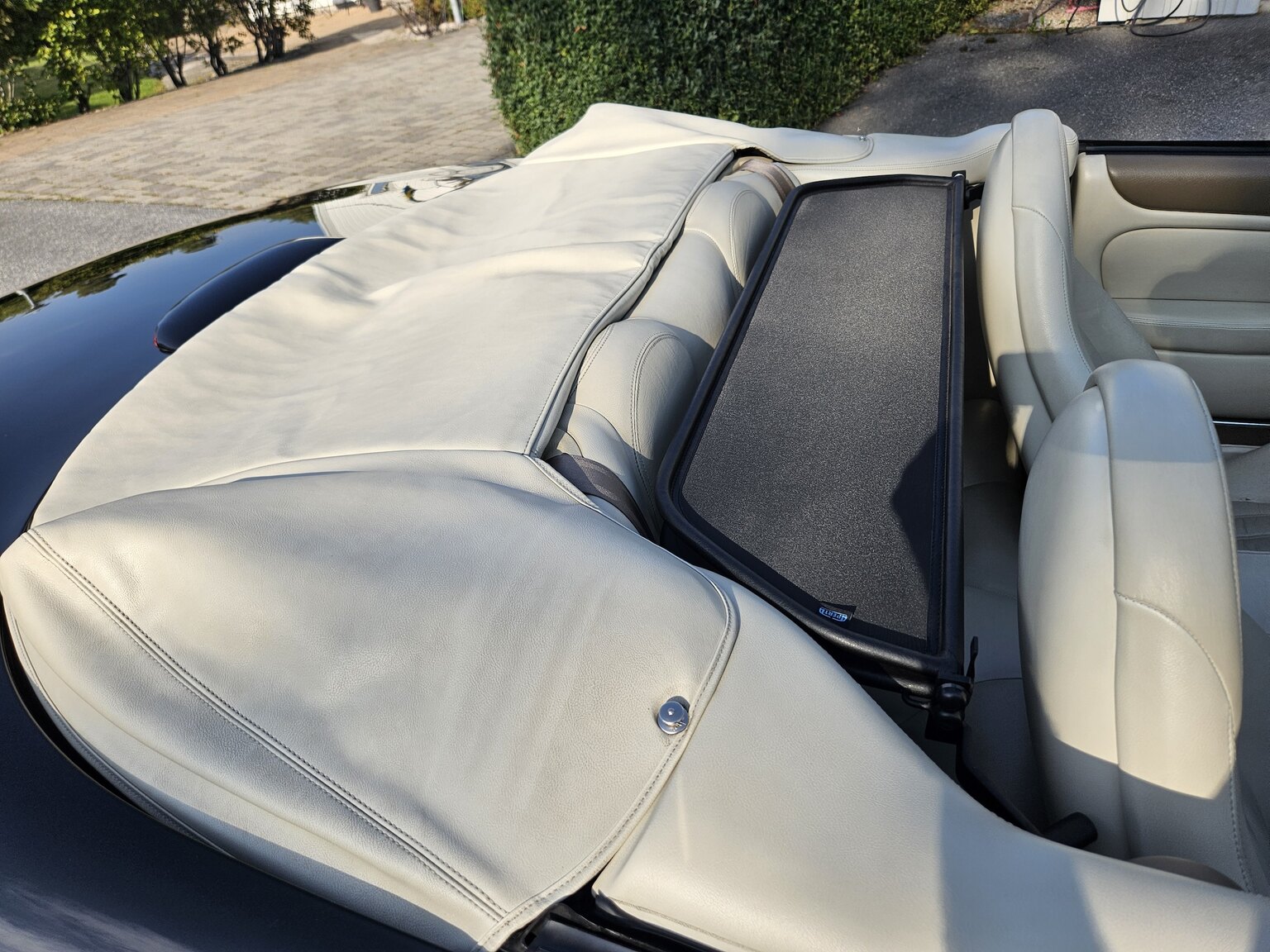 Exteriörbild på 1998 Jaguar XK8 Cabriolet