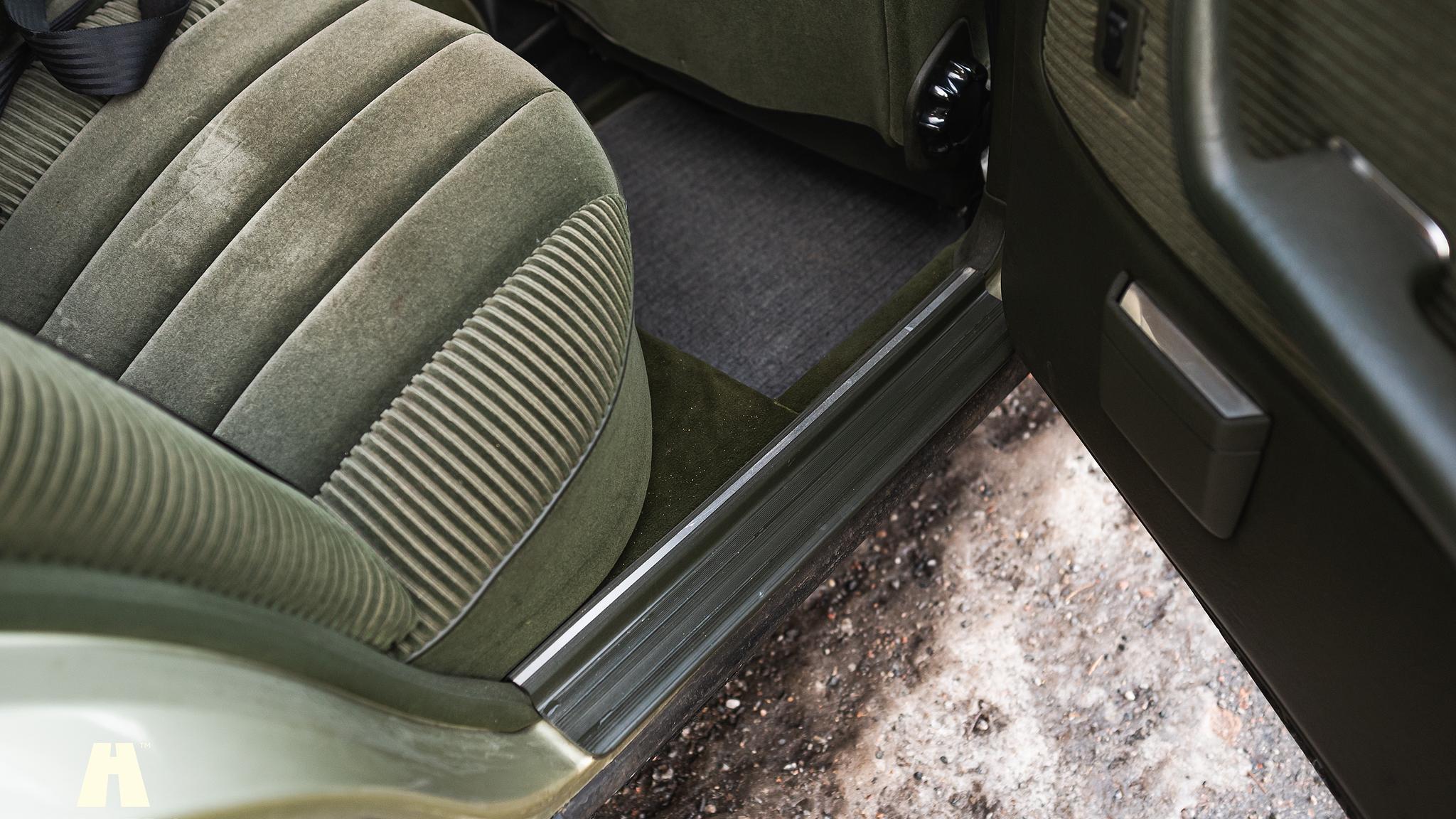 Innenraumfoto von 1985 Mercedes-Benz 200 Series 3  (71)