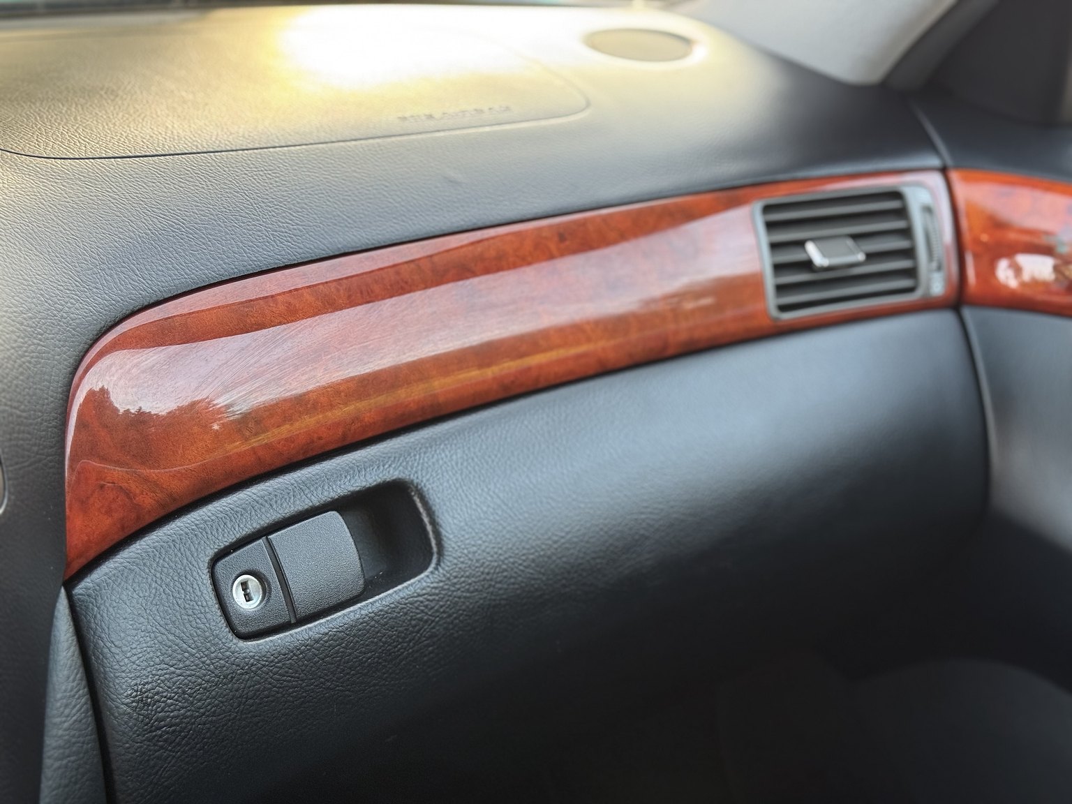 Interior image of 2005 Lexus LS 430 4.3 V8