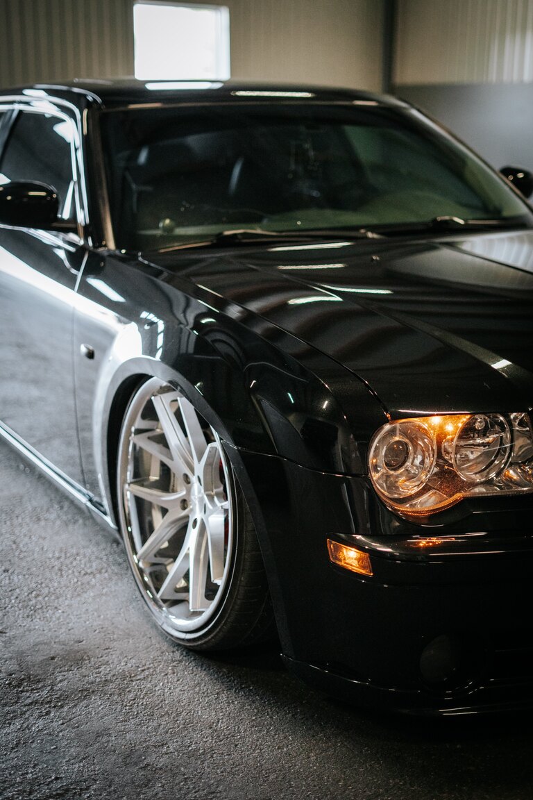 Exterior image of 2006 Chrysler 300C SRT-8 (35)