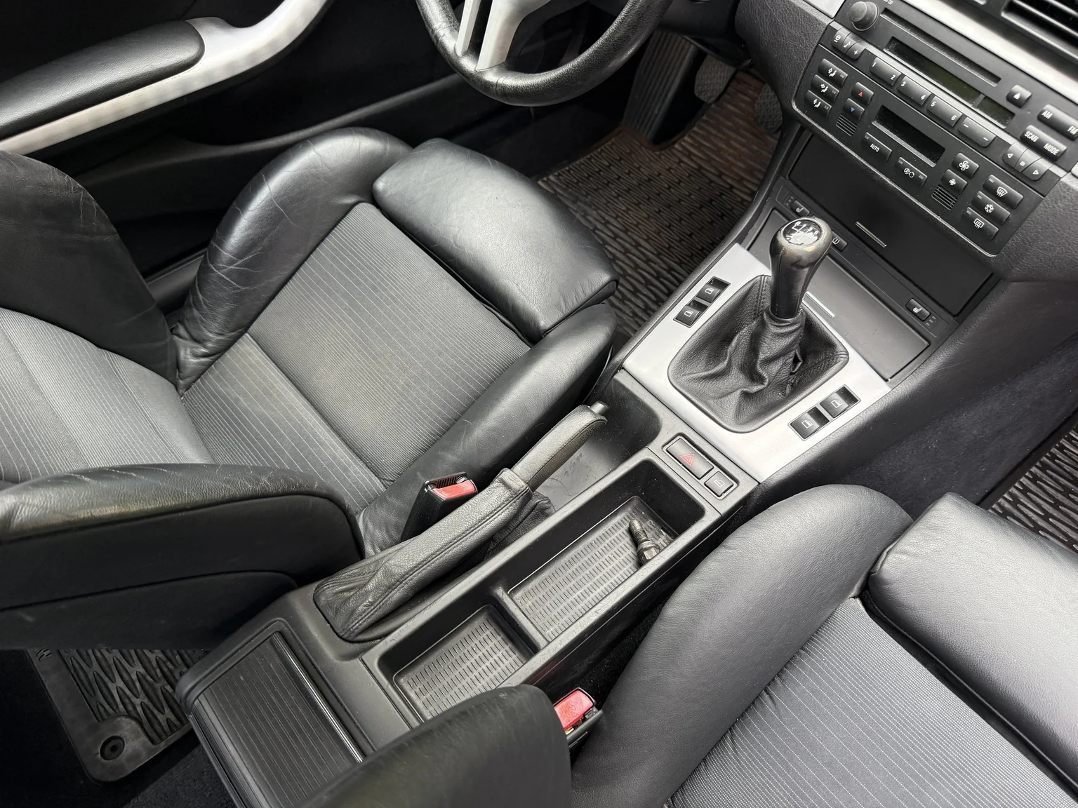 Innenraumfoto von 2005 BMW 320Ci (41)