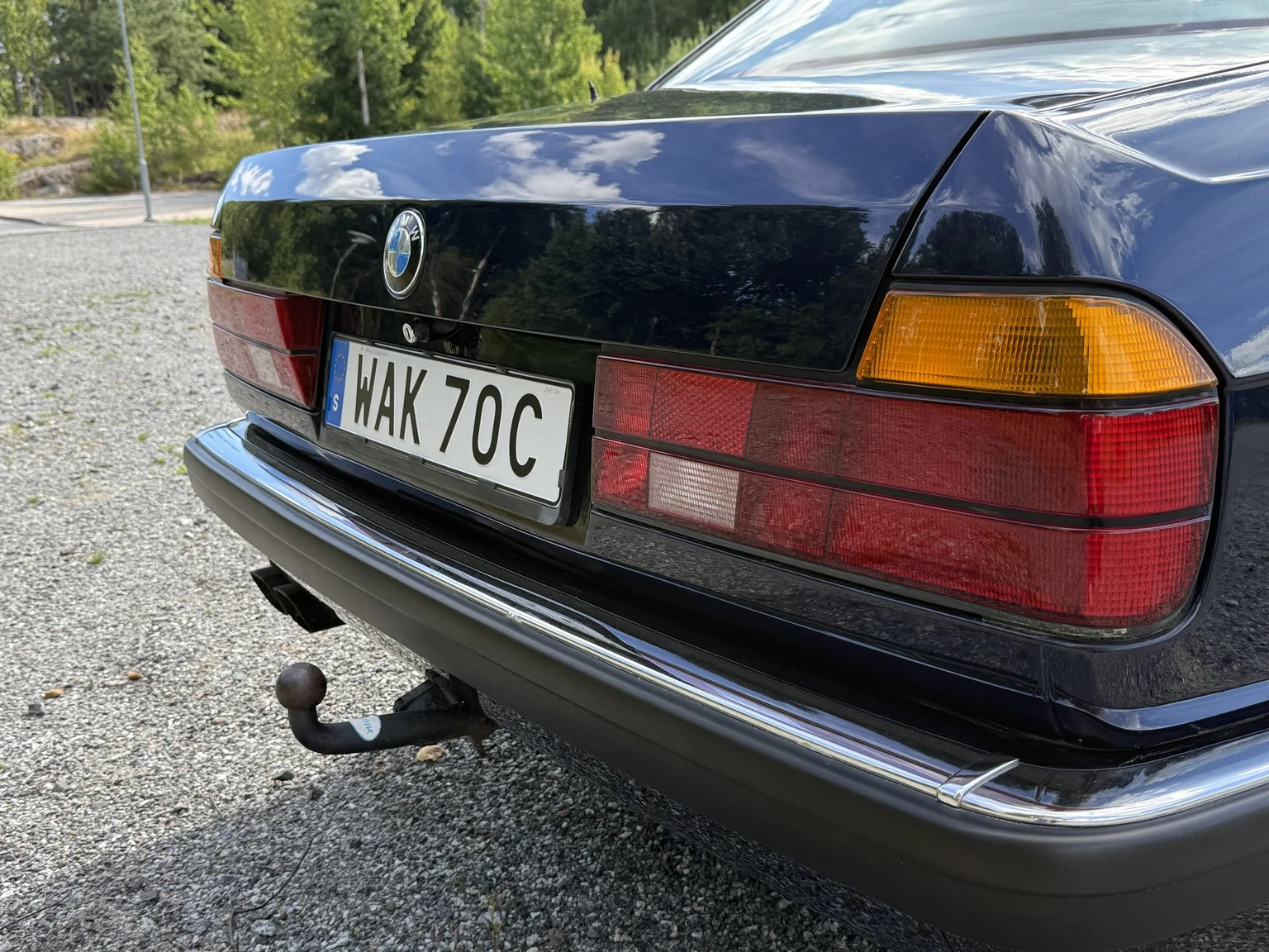 Exterior image of 1990 BMW 750i (73)