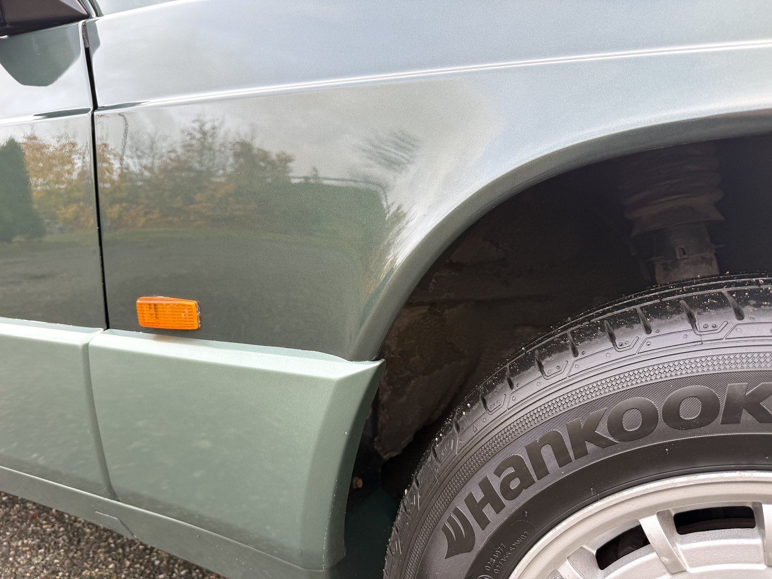 Exterior image of 1989 Mercedes-Benz 190 E