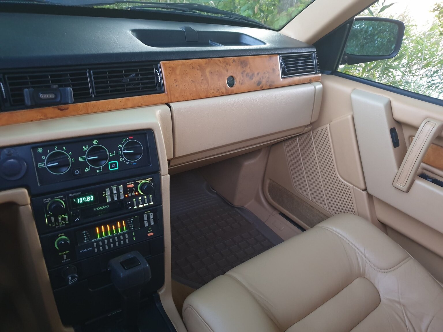 Interiörbild 1990 Volvo 780 Bertone