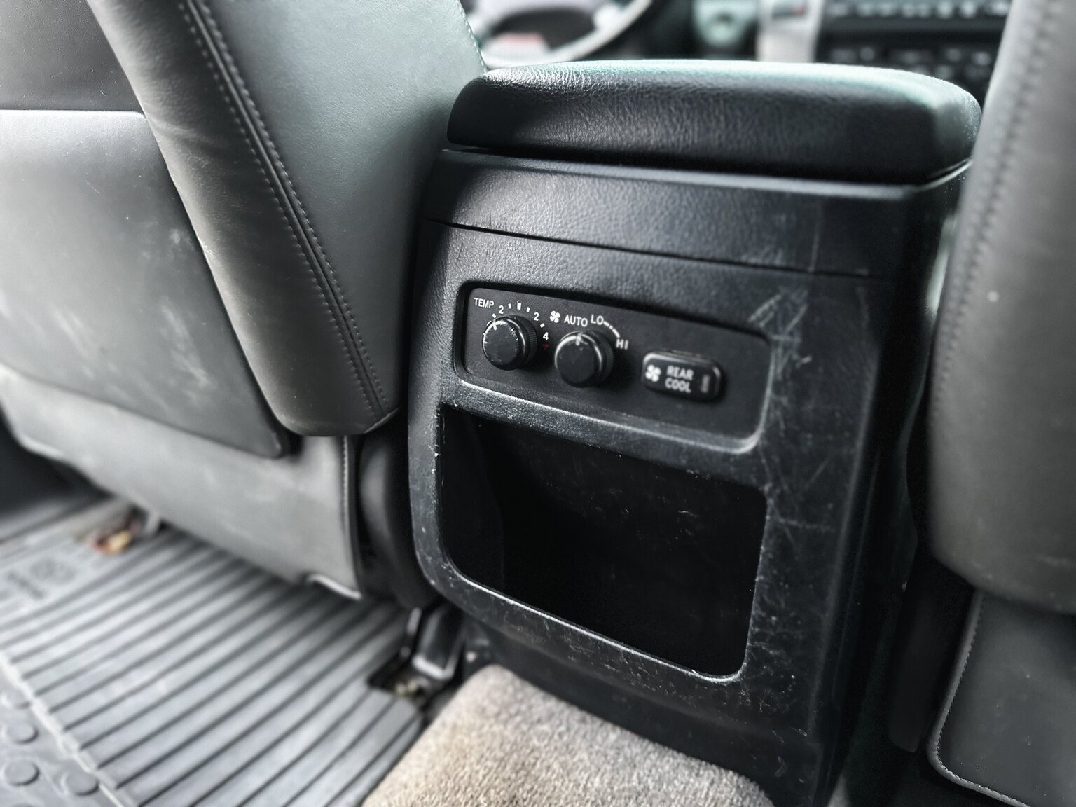 Innenraumfoto von 2004 Toyota Land Cruiser