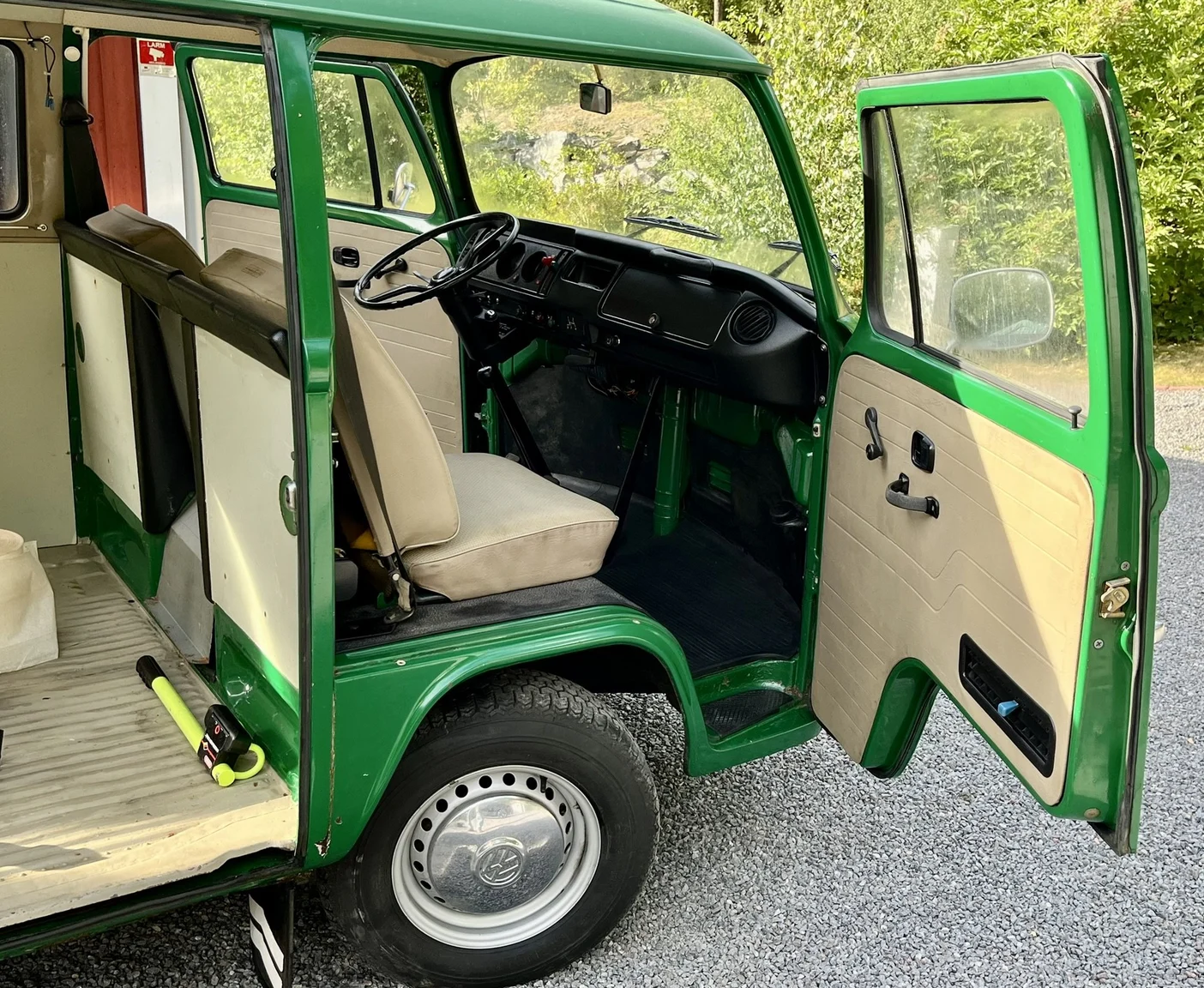 Interior image of 1974 Volkswagen Transporter T2 (26)