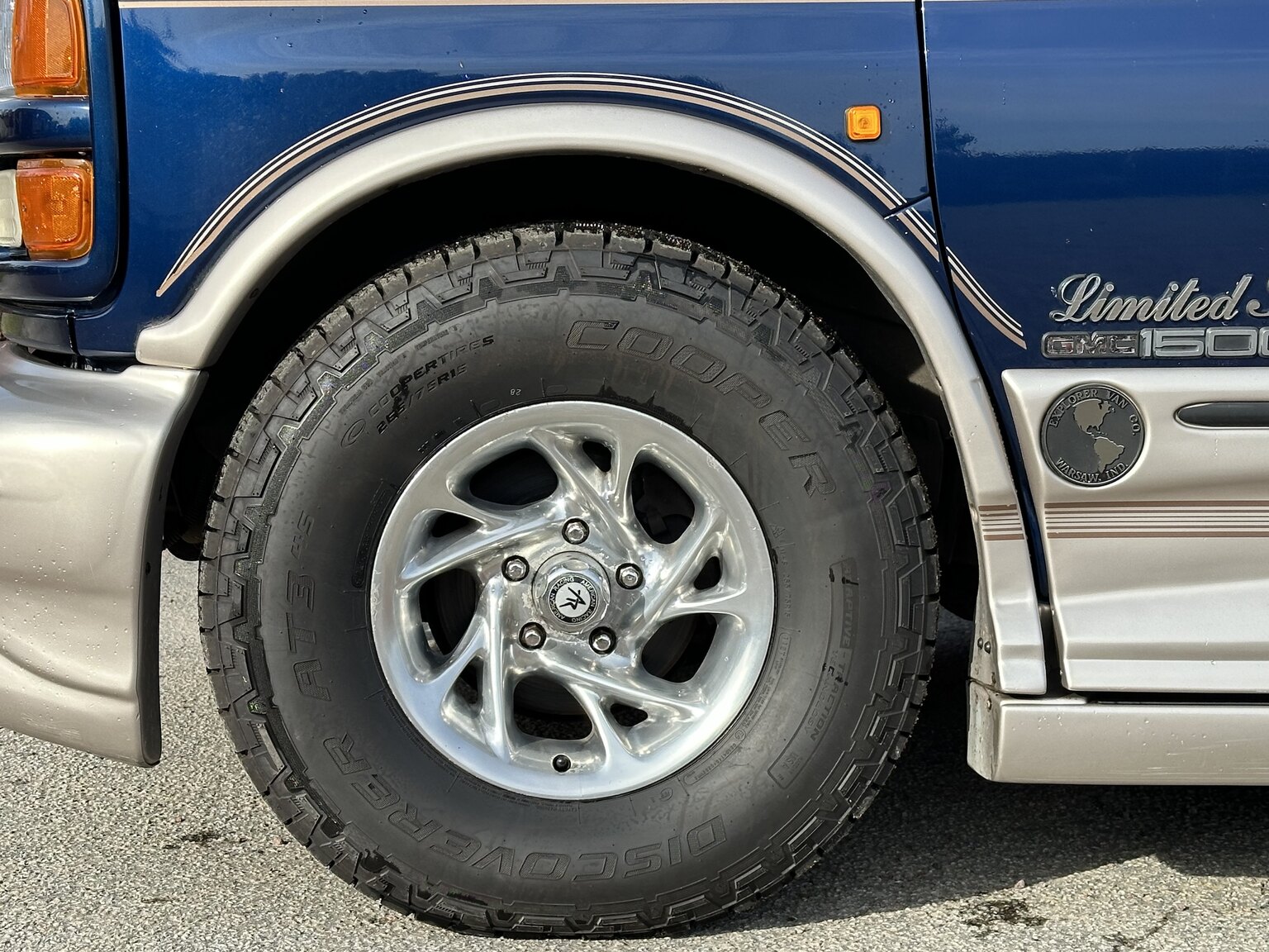 Exteriörbild på 2000 GMC Savana G1500 Conversion Van