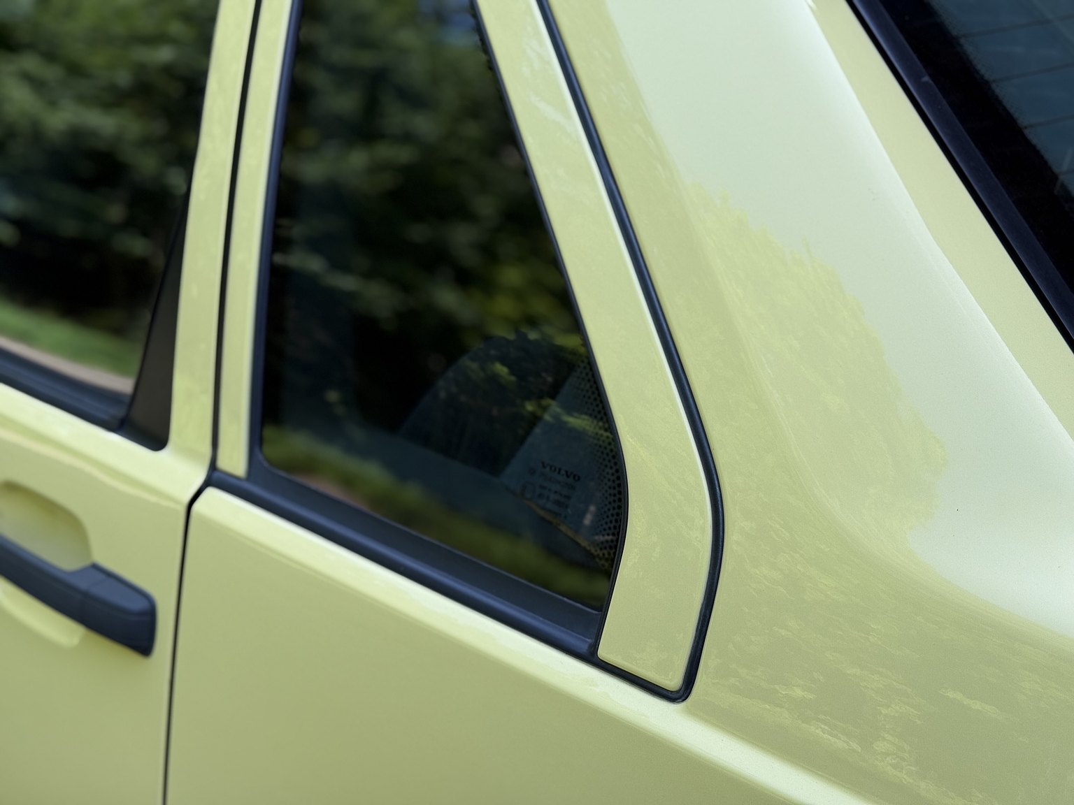 Exterior image of 1995 Volvo 850 T-5R