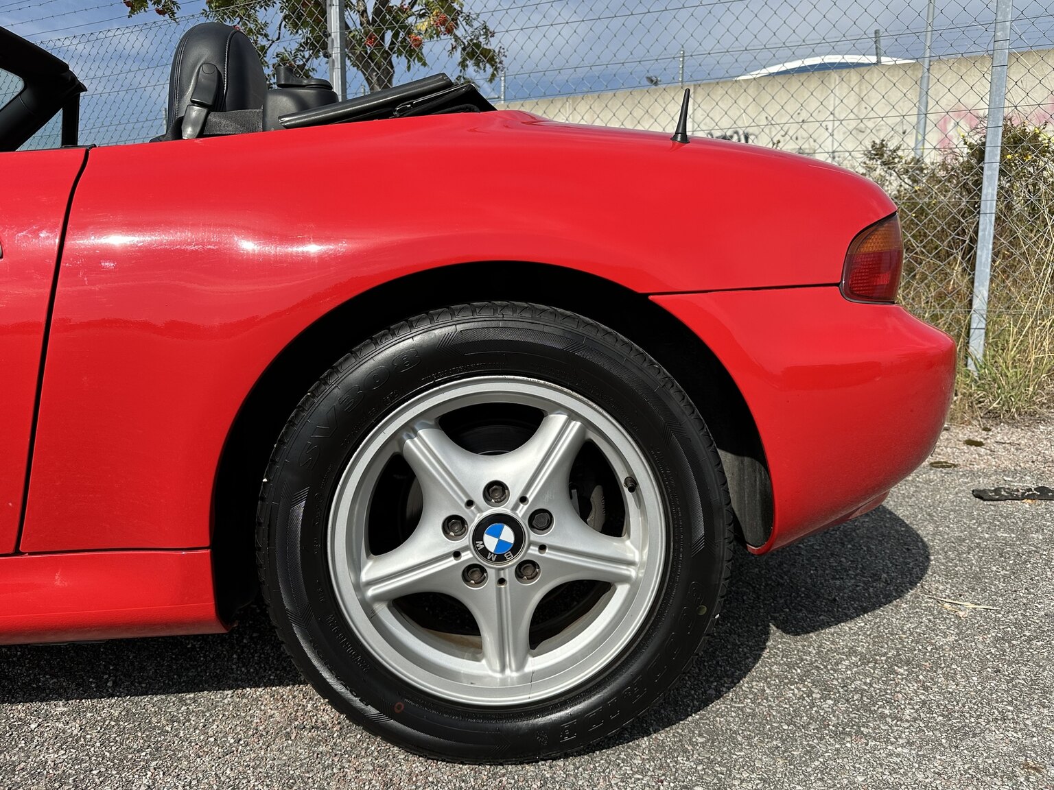 Exterior image of 1997 BMW Z3 Roadster