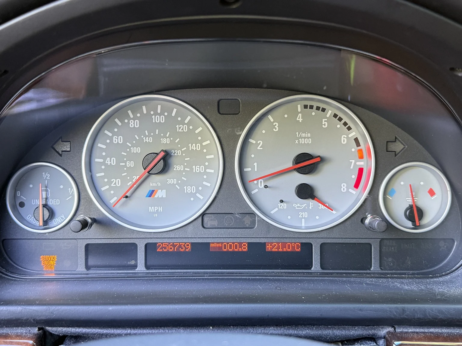 Innenraumfoto von 2001 BMW M5 E39 LCI (66)