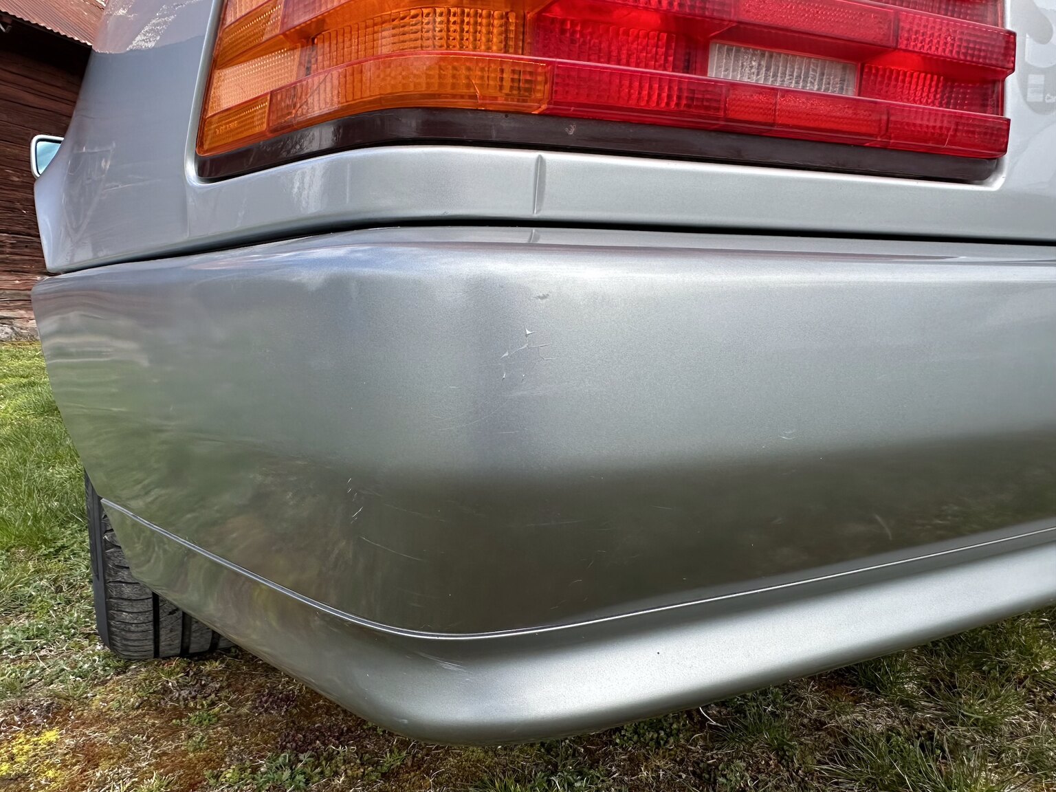 Exterior image of 1992 Mercedes-Benz SL 500