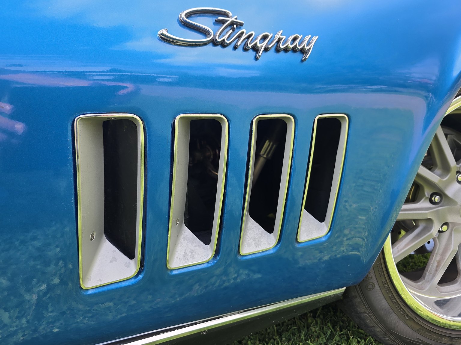 Exterior image of 1969 Chevrolet Corvette Stingray 6.0 V8