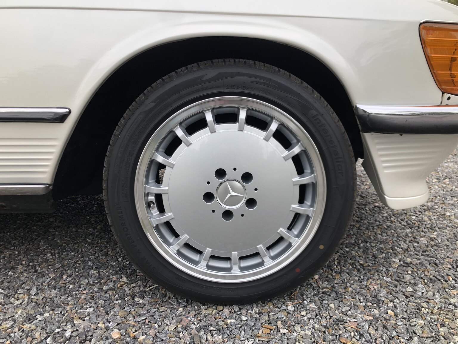 Exteriörbild på 1972 Mercedes-Benz 350 SL