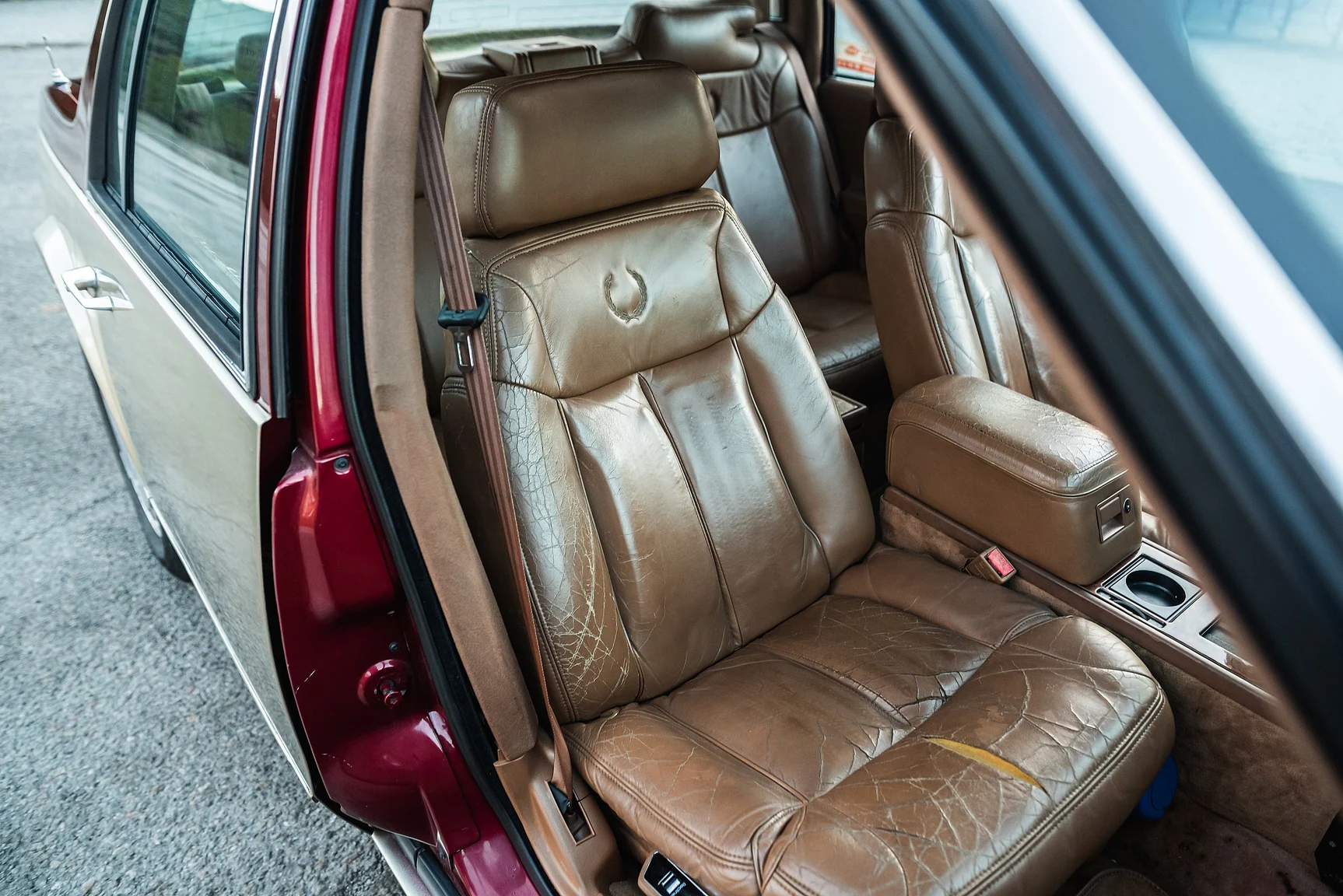 Interior image of 1989 Cadillac Seville (6)