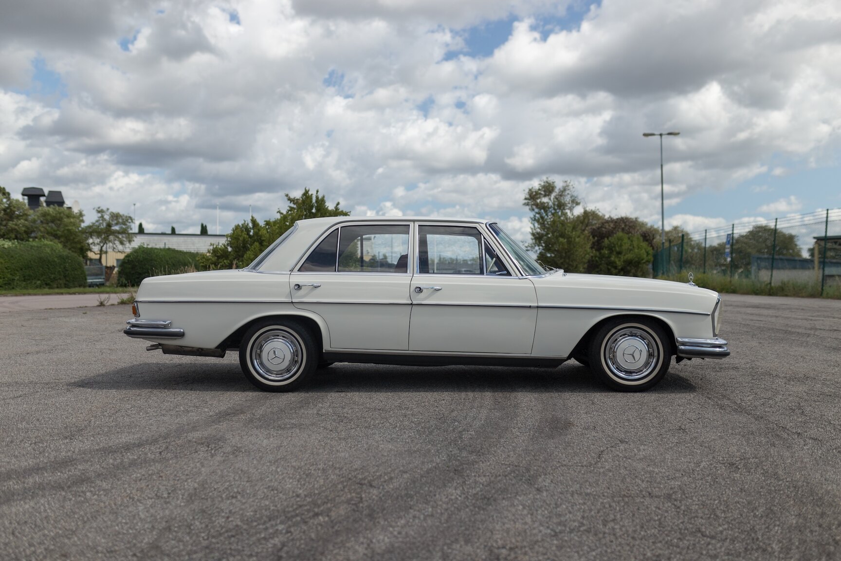 Exteriörbild på 1966  Mercedes-Benz 250 
